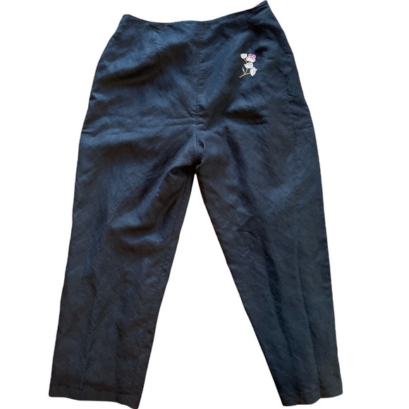 Larry Levine Black Linen Floral Embroidered Capris pants. Size 10 - Picture 3 of 15